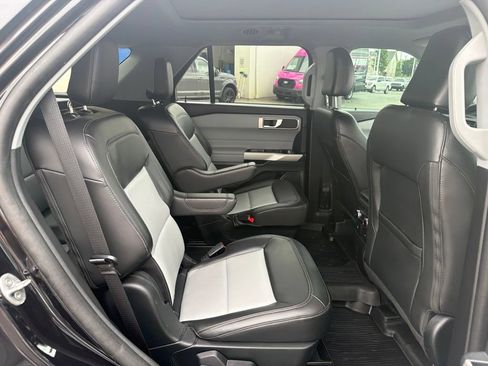 Used 2023 Ford Explorer XLT w/ Equipment Group 202A AWD/4WD image 43