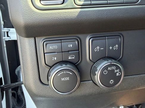 Used 2024 Chevrolet Tahoe LS AWD/4WD image 32