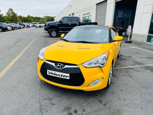 Used 2013 Hyundai Veloster image 11
