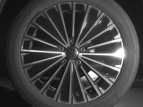 Used 2025 Volkswagen Taos SE image 14