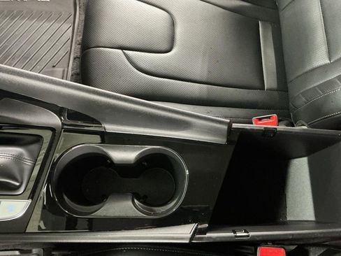 Certified 2024 Hyundai Elantra Limited FWD image 8