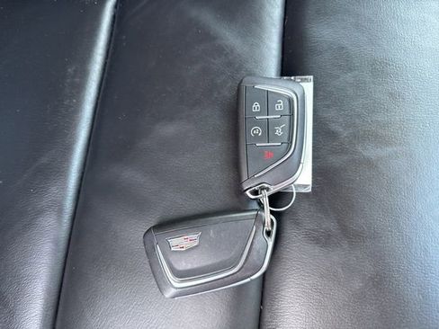 Used 2024 Cadillac XT4 Premium Luxury image 6