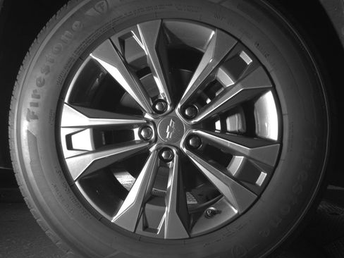 Used 2025 Chevrolet Equinox LT FWD image 13