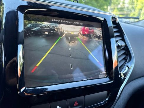 Used 2019 Jeep Cherokee Limited AWD/4WD image 30