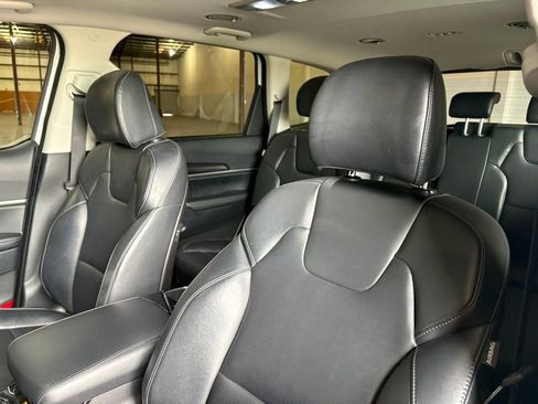 Used 2025 Kia Telluride S image 16