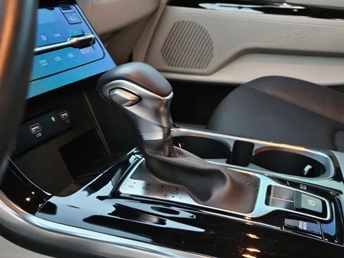 Used 2024 Kia Carnival EX image 14