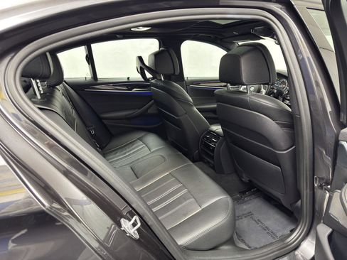 Used 2019 BMW M550i xDrive image 32