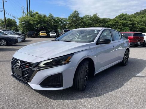 Used 2024 Nissan Altima 2.5 SR w/ SR Premium Package AWD/4WD image 7
