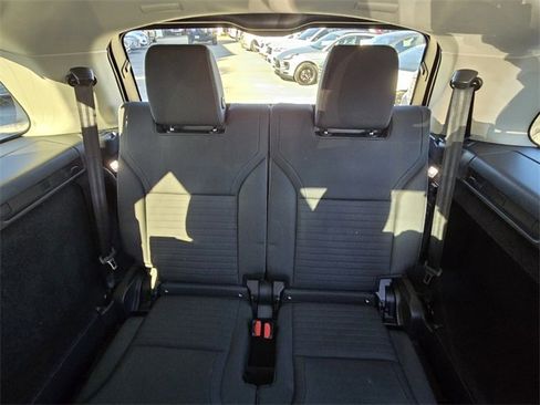 Used 2023 Land Rover Discovery S image 15