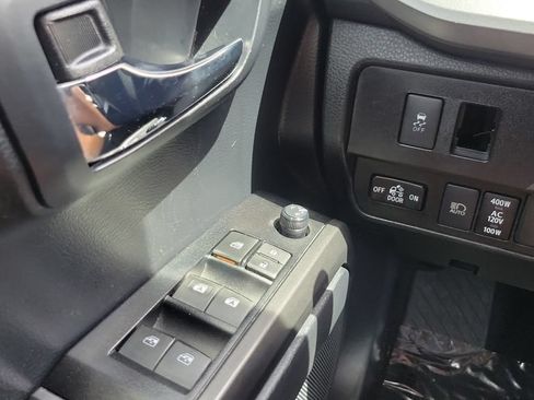 Used 2021 Toyota Tacoma TRD Off-Road w/ Technology Package AWD/4WD image 24