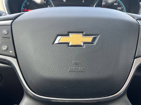 Used 2023 Chevrolet Traverse LT FWD image 5
