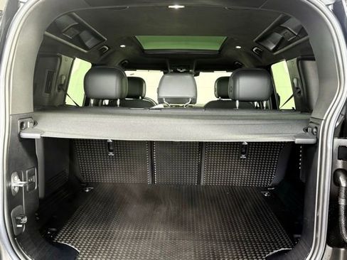 New 2025 Land Rover Defender 110 V8 image 18