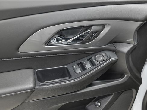 Used 2023 Chevrolet Traverse LT w/ Rear Camera Mirror Package image 13