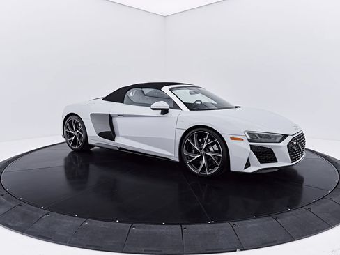 Used 2022 Audi R8 V10 w/ Carbon Exterior Package RWD image 20