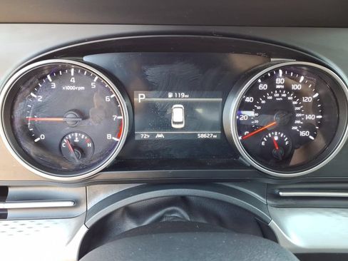 Used 2024 Kia Carnival LX FWD image 10