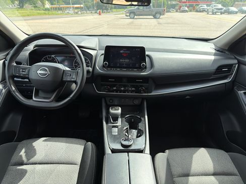 Used 2025 Nissan Rogue SV AWD/4WD image 10