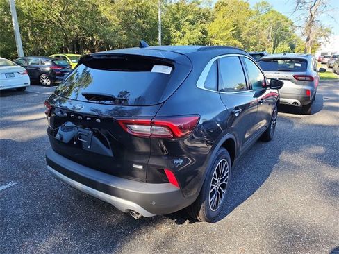 New 2025 Ford Escape SE image 3
