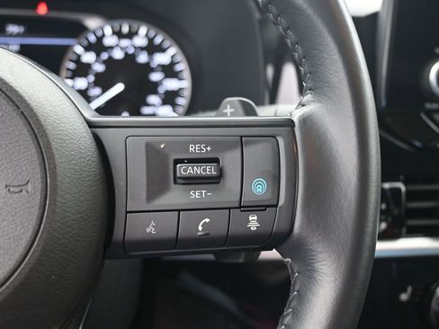 Used 2025 Nissan Pathfinder SV FWD image 31