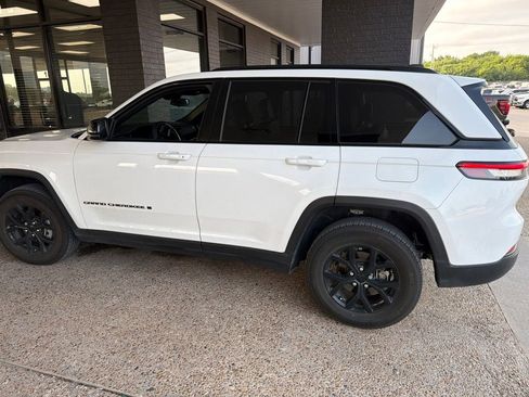 Used 2024 Jeep Grand Cherokee Altitude RWD image 1