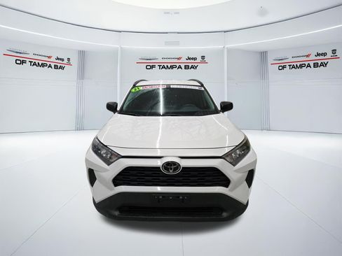 Used 2021 Toyota RAV4 LE AWD/4WD image 8