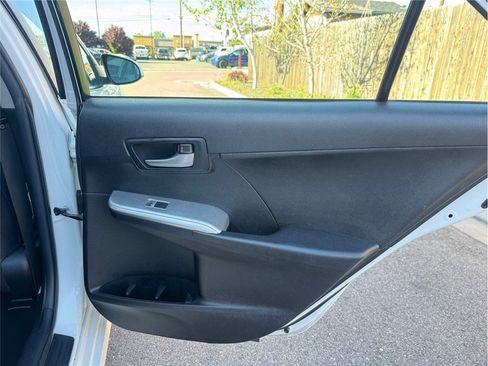 Used 2014 Toyota Camry SE FWD image 25