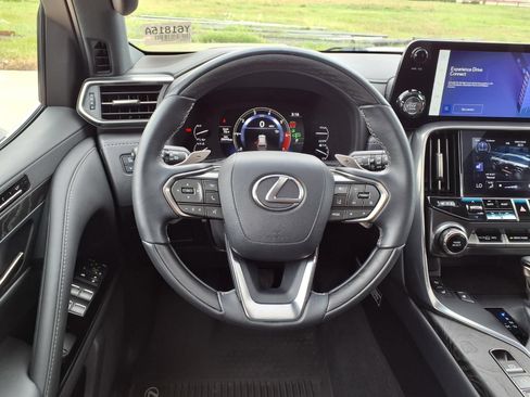 Used 2024 Lexus LX 600 4WD w/ Luxury Package image 14