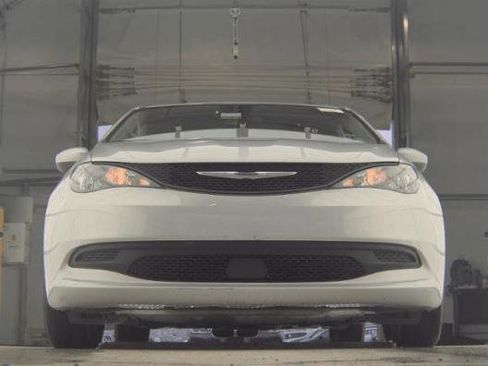 Used 2023 Chrysler Voyager LX FWD image 8