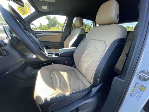 Certified 2026 Volkswagen Atlas Cross Sport SE FWD image 15