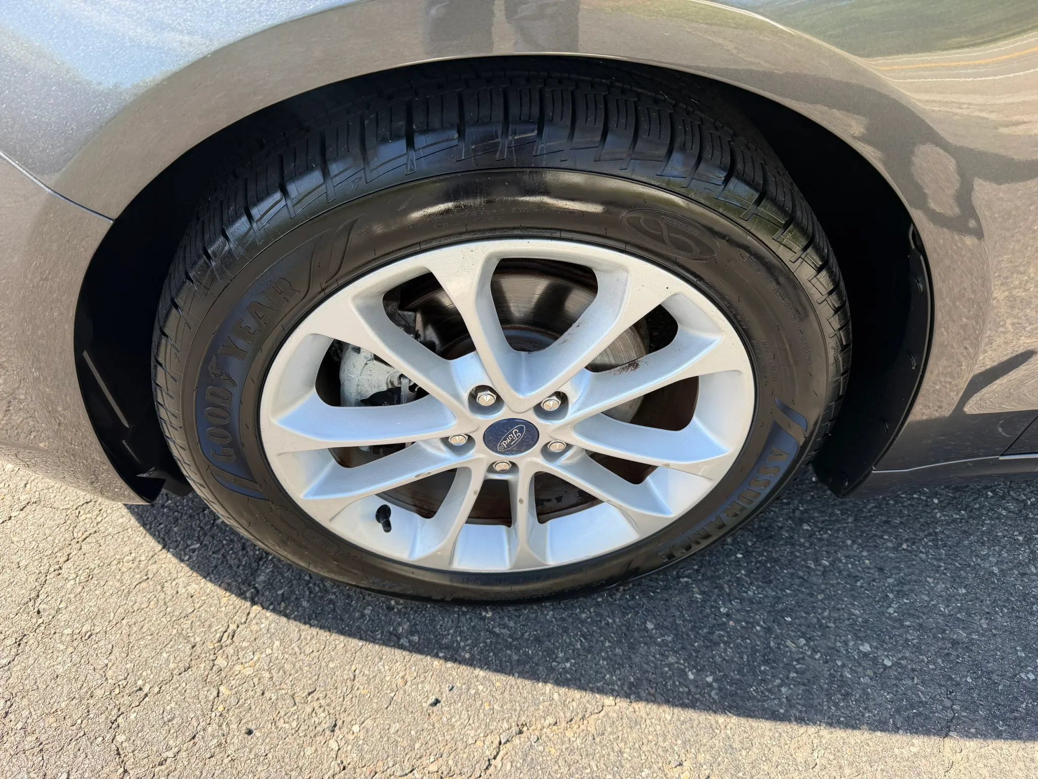 Used 2019 Ford Fusion SE FWD image 9