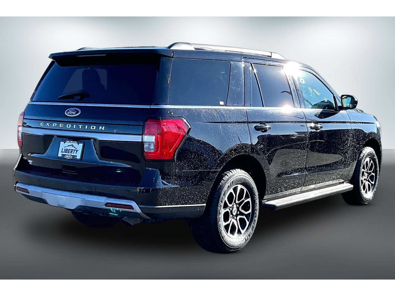 Used 2024 Ford Expedition XLT AWD/4WD image 6