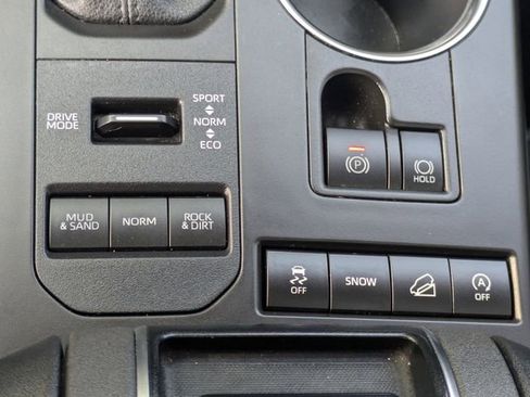 Used 2022 Toyota Highlander XLE image 17