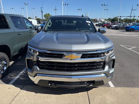 Used 2023 Chevrolet Silverado 1500 LT AWD/4WD image 7