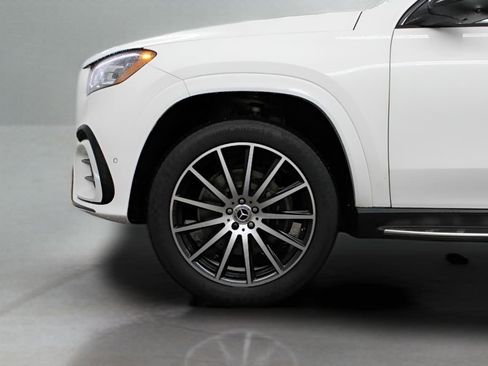Used 2024 Mercedes-Benz GLS 450 4MATIC image 42