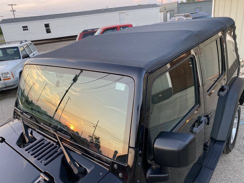 Used 2018 Jeep Wrangler Unlimited Sport S AWD/4WD image 37