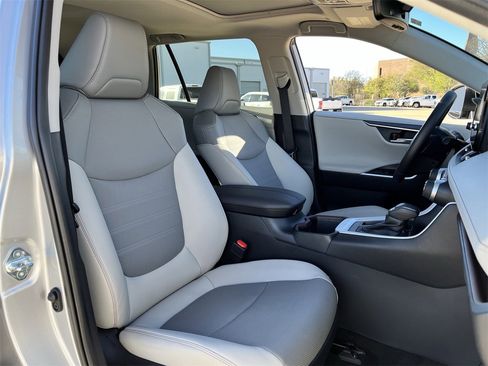 Used 2024 Toyota RAV4 Limited image 26