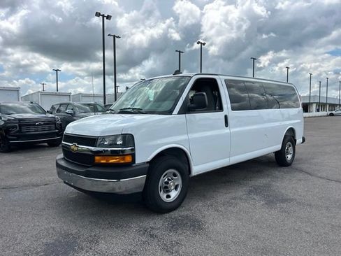 New 2026 Chevrolet Express 3500 LT w/ LT Preferred Equipment Group RWD image 7