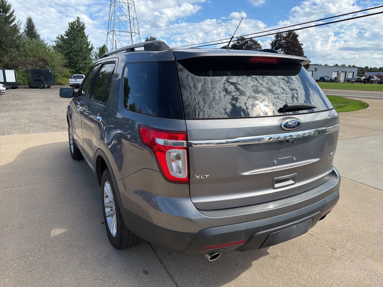 Used 2014 Ford Explorer XLT w/ Equipment Group 202A AWD/4WD image 5