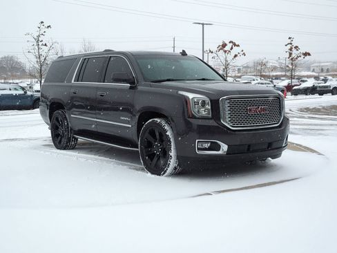Used 2017 GMC Yukon XL Denali w/ Open Road Package image 10
