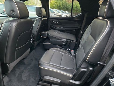 Certified 2022 Chevrolet Traverse Premier w/ Redline Edition image 18