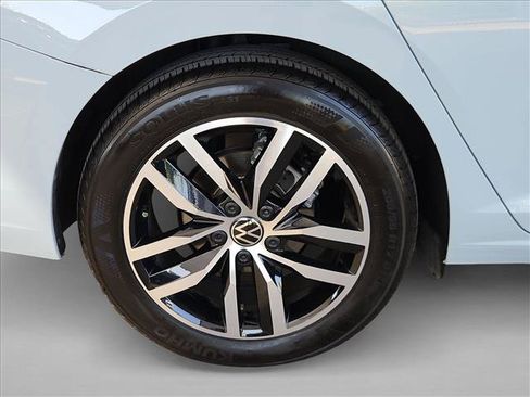 Used 2025 Volkswagen Jetta SE FWD image 20