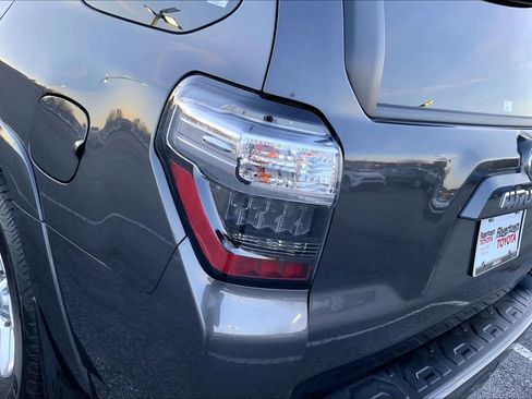 Used 2022 Toyota 4Runner SR5 Premium image 27