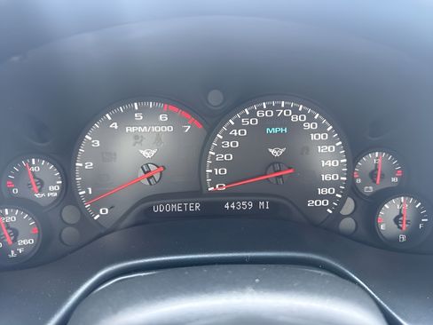 Used 2004 Chevrolet Corvette Coupe w/ Preferred Equipment Group RWD image 16