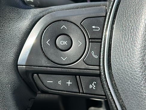 Used 2020 Toyota Camry SE w/ Convenience Package FWD image 19