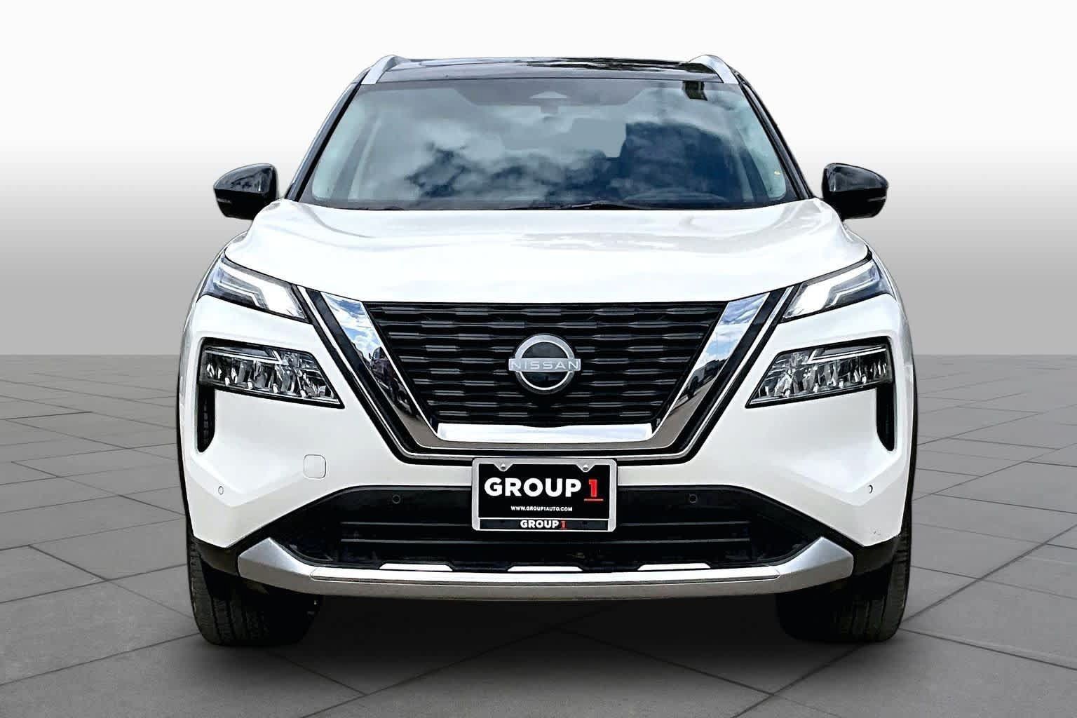 Used 2023 Nissan Rogue Platinum w/ Platinum Premium Package FWD image 3