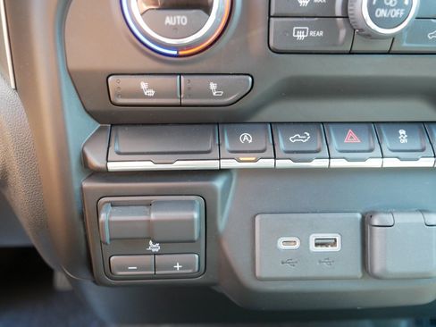 Used 2020 Chevrolet Silverado 1500 RST AWD/4WD image 31