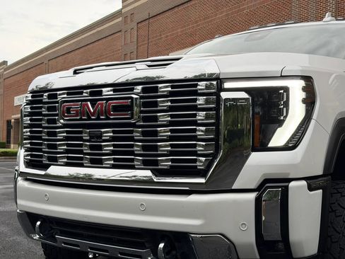 Used 2024 GMC Sierra 2500 Denali w/ Denali Reserve Package AWD/4WD image 12