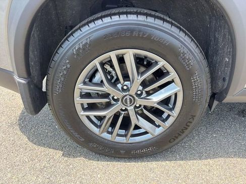 Used 2023 Nissan Rogue S image 30