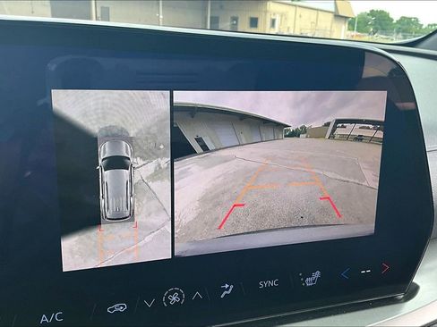 Used 2024 Chevrolet Traverse LT w/ Enhanced Driving Package FWD image 14