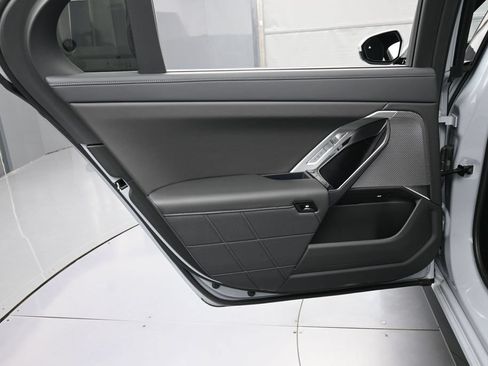 Used 2025 BMW 760i xDrive AWD/4WD image 24