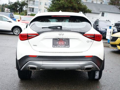 Used 2018 INFINITI QX30 Premium w/ Technology Package image 4